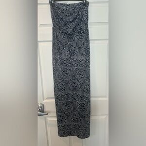 2/$20 Women’s Old Navy Sleeveless maxi dress size M Navy Blue and White